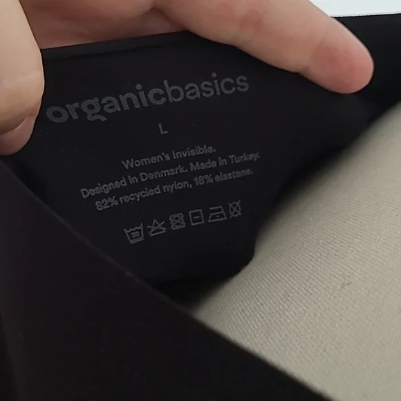 Organic Basics Size L Black Invisible Tank Top - Picture 4 of 5